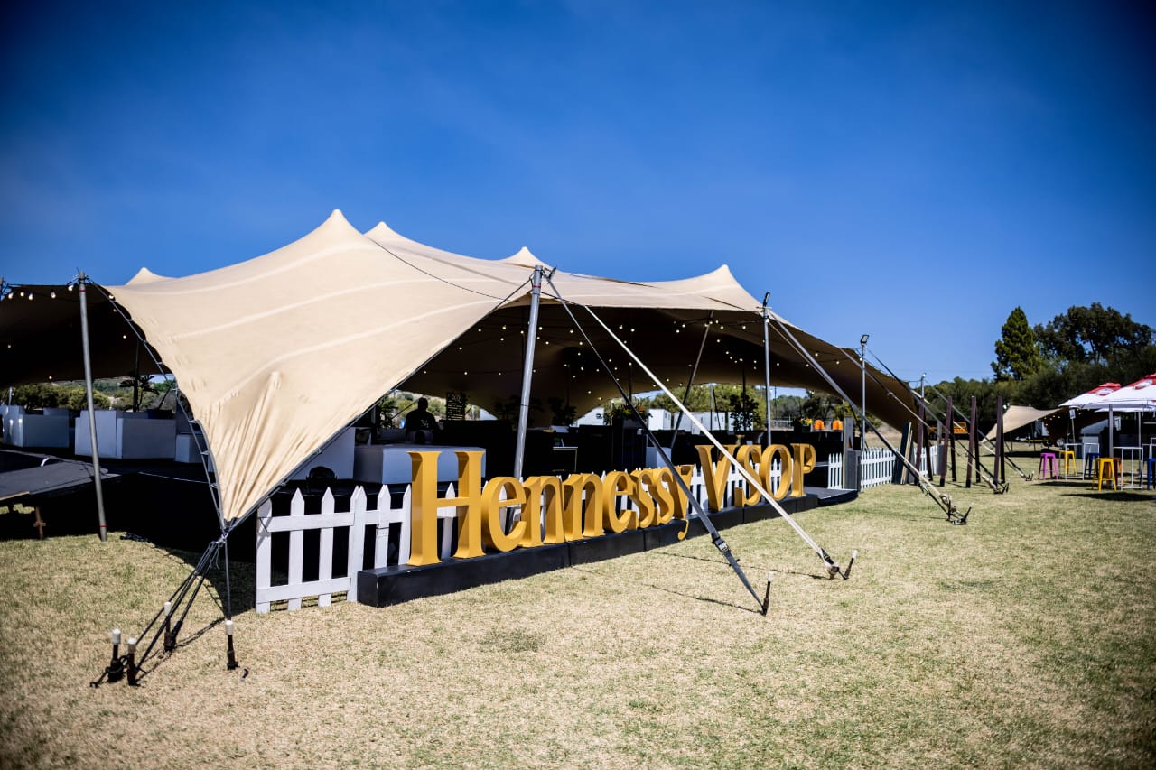 White Stretch Tent Hennesy